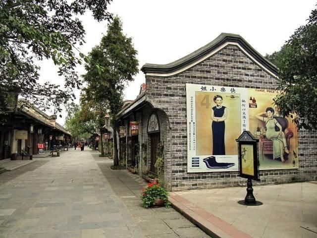 逃离违建房屋